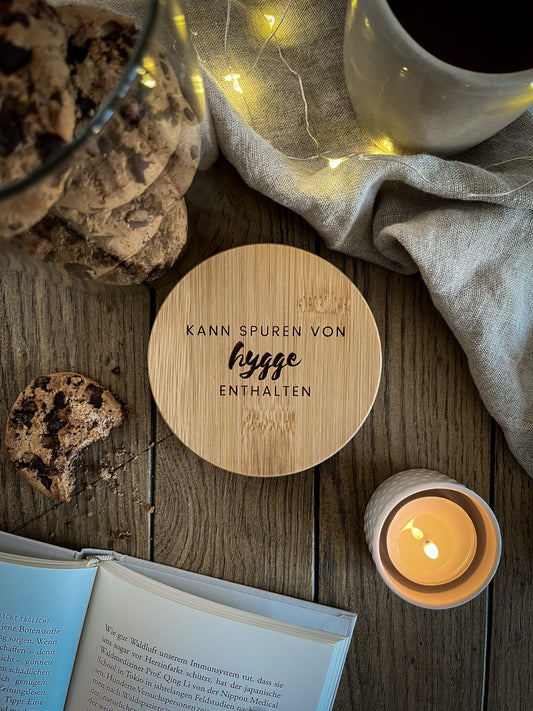 Vorratsglas mit Holzdeckel graviert | Kann Spuren von Hygge enthalten